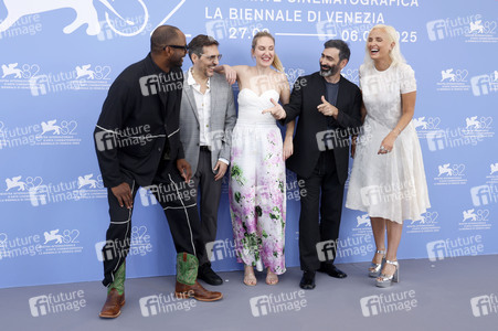 Photocall mit der Orizzonti Jury, Internationale Filmfestspiele von Venedig 2025