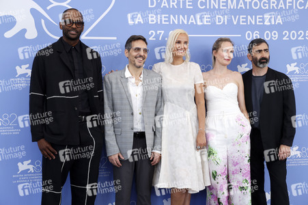 Photocall mit der Orizzonti Jury, Internationale Filmfestspiele von Venedig 2025