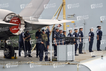 Royal Navy Flugzeugträger HMS Prince of Wales in Tokio