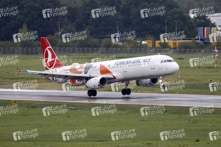 Ankunft eines Charterfluges mit afghanischen Ortskräften in Hannover