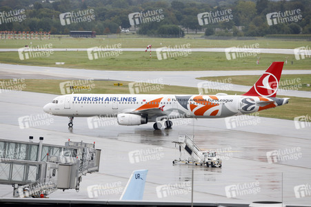 Ankunft eines Charterfluges mit afghanischen Ortskräften in Hannover