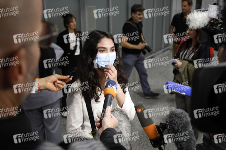 Ankunft eines Charterfluges mit afghanischen Ortskräften in Hannover