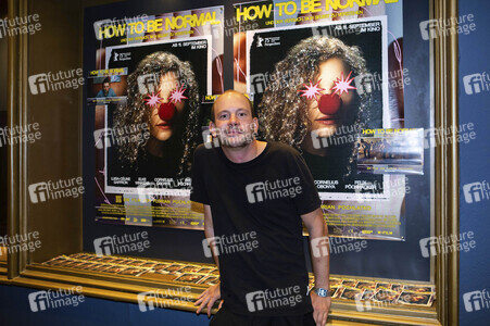 Filmpremiere 'How to Be Normal' in Düsseldorf
