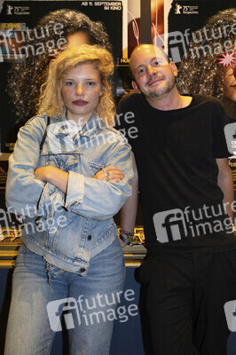 Filmpremiere 'How to Be Normal' in Düsseldorf