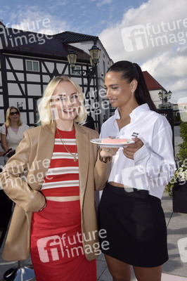 Photocall zum 15-jährigen Jubiläum des Designer Outlet Berlin in Wustermark
