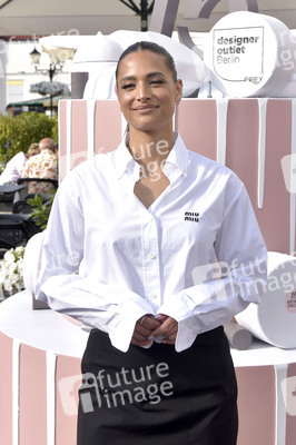 Photocall zum 15-jährigen Jubiläum des Designer Outlet Berlin in Wustermark
