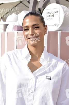 Photocall zum 15-jährigen Jubiläum des Designer Outlet Berlin in Wustermark