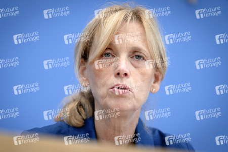 Bundespressekonferenz 'Kinder- und Jugendschutz in der digitalen Welt' in Berlin