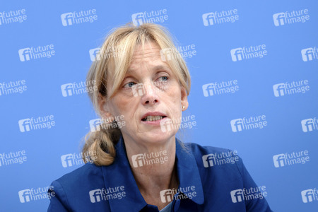 Bundespressekonferenz 'Kinder- und Jugendschutz in der digitalen Welt' in Berlin