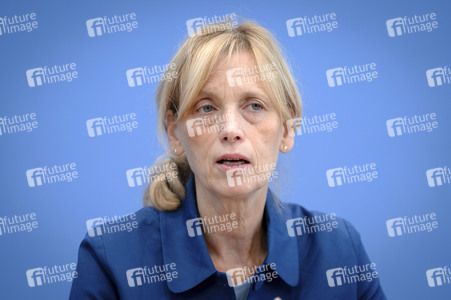 Bundespressekonferenz 'Kinder- und Jugendschutz in der digitalen Welt' in Berlin