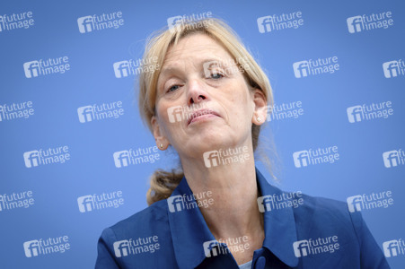 Bundespressekonferenz 'Kinder- und Jugendschutz in der digitalen Welt' in Berlin