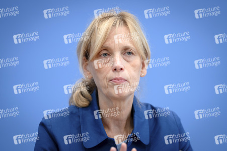 Bundespressekonferenz 'Kinder- und Jugendschutz in der digitalen Welt' in Berlin