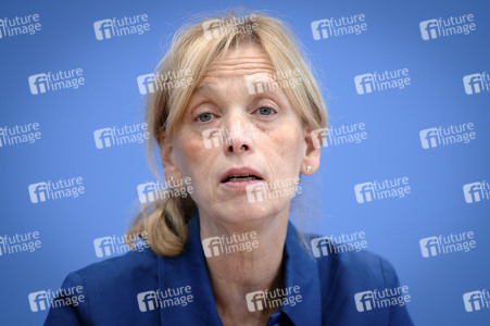 Bundespressekonferenz 'Kinder- und Jugendschutz in der digitalen Welt' in Berlin