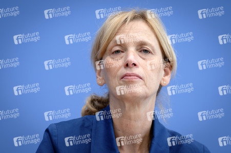 Bundespressekonferenz 'Kinder- und Jugendschutz in der digitalen Welt' in Berlin