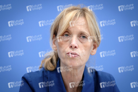 Bundespressekonferenz 'Kinder- und Jugendschutz in der digitalen Welt' in Berlin