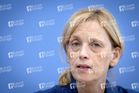 Bundespressekonferenz 'Kinder- und Jugendschutz in der digitalen Welt' in Berlin