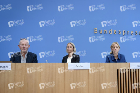 Bundespressekonferenz 'Kinder- und Jugendschutz in der digitalen Welt' in Berlin