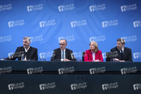 Pressekonferenz nach der Sitzung des Koalitionsausschusses in Berlin