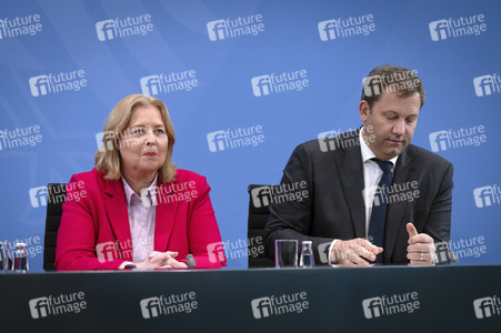 Pressekonferenz nach der Sitzung des Koalitionsausschusses in Berlin