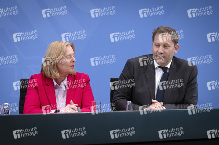 Pressekonferenz nach der Sitzung des Koalitionsausschusses in Berlin