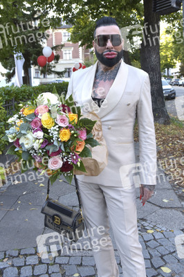 Theaterpremiere 'Der eingebildet Kranke' und 90. Geburtstag von Dieter Hallervorden in Berlin