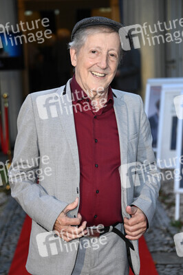 Theaterpremiere 'Der eingebildet Kranke' und 90. Geburtstag von Dieter Hallervorden in Berlin