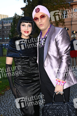 Theaterpremiere 'Der eingebildet Kranke' und 90. Geburtstag von Dieter Hallervorden in Berlin