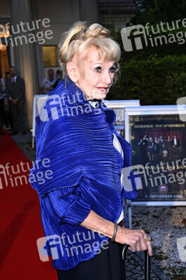 Theaterpremiere 'Der eingebildet Kranke' und 90. Geburtstag von Dieter Hallervorden in Berlin