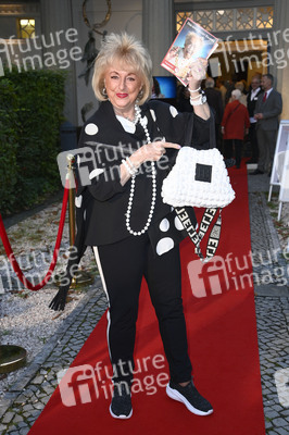 Theaterpremiere 'Der eingebildet Kranke' und 90. Geburtstag von Dieter Hallervorden in Berlin