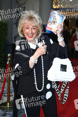 Theaterpremiere 'Der eingebildet Kranke' und 90. Geburtstag von Dieter Hallervorden in Berlin