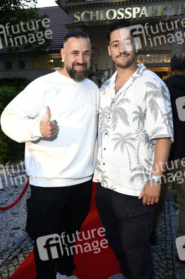 Theaterpremiere 'Der eingebildet Kranke' und 90. Geburtstag von Dieter Hallervorden in Berlin