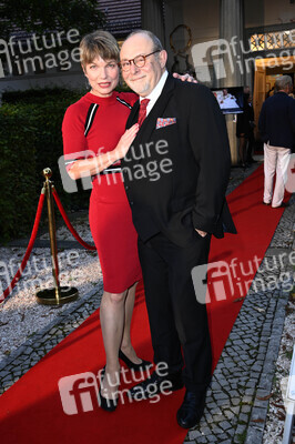 Theaterpremiere 'Der eingebildet Kranke' und 90. Geburtstag von Dieter Hallervorden in Berlin