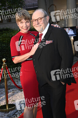 Theaterpremiere 'Der eingebildet Kranke' und 90. Geburtstag von Dieter Hallervorden in Berlin
