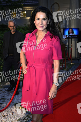 Theaterpremiere 'Der eingebildet Kranke' und 90. Geburtstag von Dieter Hallervorden in Berlin