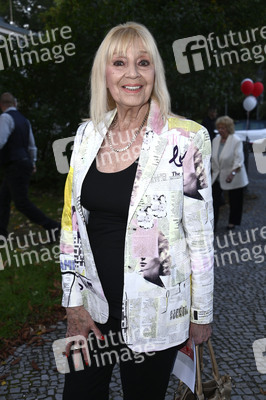 Theaterpremiere 'Der eingebildet Kranke' und 90. Geburtstag von Dieter Hallervorden in Berlin