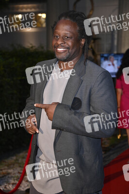 Theaterpremiere 'Der eingebildet Kranke' und 90. Geburtstag von Dieter Hallervorden in Berlin