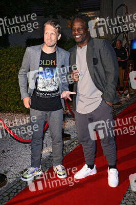 Theaterpremiere 'Der eingebildet Kranke' und 90. Geburtstag von Dieter Hallervorden in Berlin