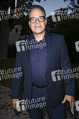 Theaterpremiere 'Der eingebildet Kranke' und 90. Geburtstag von Dieter Hallervorden in Berlin