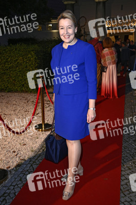 Theaterpremiere 'Der eingebildet Kranke' und 90. Geburtstag von Dieter Hallervorden in Berlin