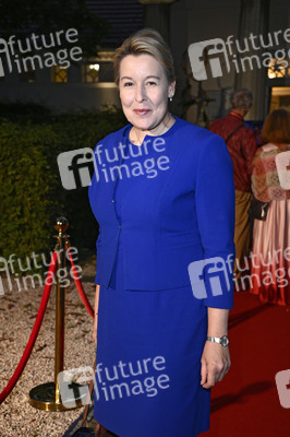 Theaterpremiere 'Der eingebildet Kranke' und 90. Geburtstag von Dieter Hallervorden in Berlin