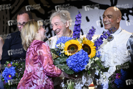 Theaterpremiere 'Der eingebildet Kranke' und 90. Geburtstag von Dieter Hallervorden in Berlin