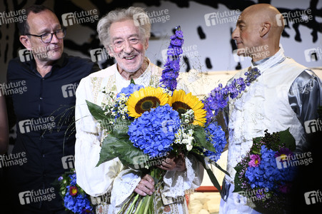 Theaterpremiere 'Der eingebildet Kranke' und 90. Geburtstag von Dieter Hallervorden in Berlin