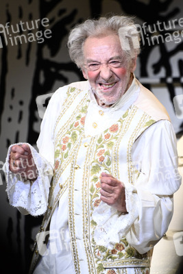 Theaterpremiere 'Der eingebildet Kranke' und 90. Geburtstag von Dieter Hallervorden in Berlin