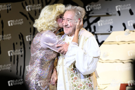 Theaterpremiere 'Der eingebildet Kranke' und 90. Geburtstag von Dieter Hallervorden in Berlin