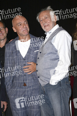 Theaterpremiere 'Der eingebildet Kranke' und 90. Geburtstag von Dieter Hallervorden in Berlin