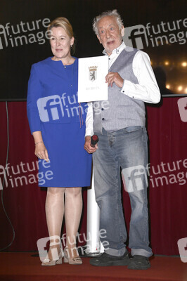 Theaterpremiere 'Der eingebildet Kranke' und 90. Geburtstag von Dieter Hallervorden in Berlin