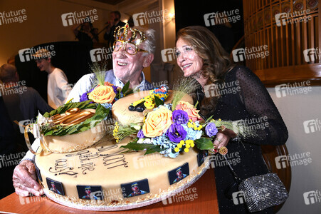 Theaterpremiere 'Der eingebildet Kranke' und 90. Geburtstag von Dieter Hallervorden in Berlin