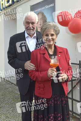 Theaterpremiere 'Der eingebildet Kranke' und 90. Geburtstag von Dieter Hallervorden in Berlin