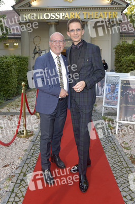 Theaterpremiere 'Der eingebildet Kranke' und 90. Geburtstag von Dieter Hallervorden in Berlin