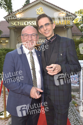 Theaterpremiere 'Der eingebildet Kranke' und 90. Geburtstag von Dieter Hallervorden in Berlin